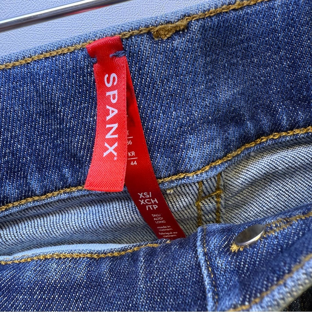 SPANX Flare Jeans with Patch Pockets Authentic Blue XS Tall shape wear Jeans - Picture 9 of 15